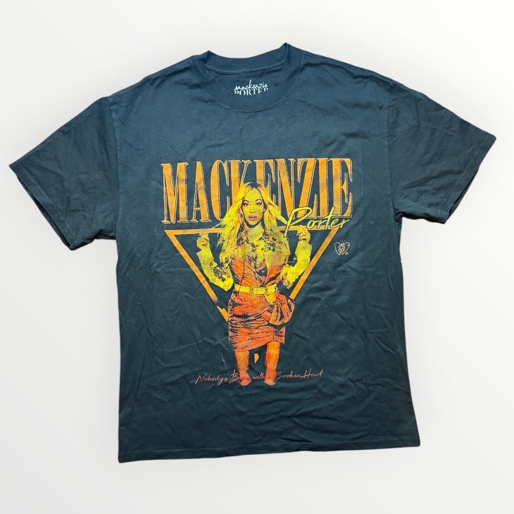 Mackenzie Porter Nobody's Born with a Broken Heart Graphic T-Shirt Medium Black